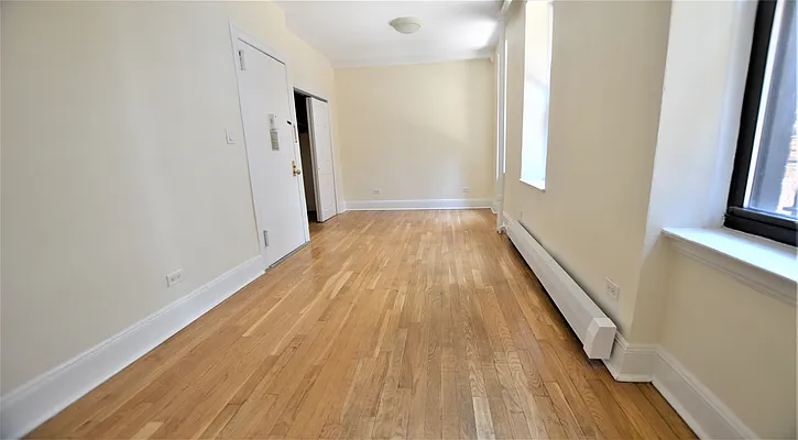 Rented by Manhattan Realty Group | media 9