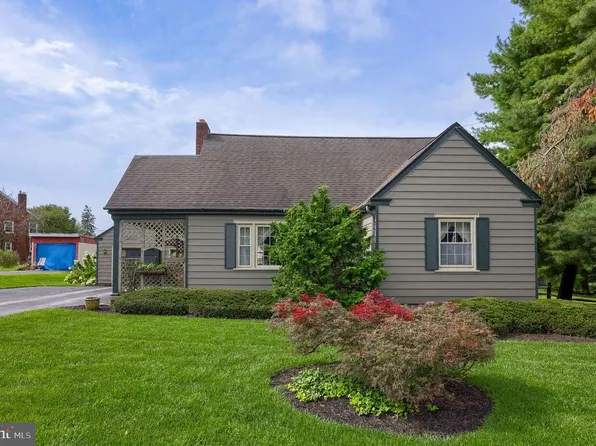 20 School Dr, Leola, PA 17540