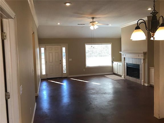 3rd image of 2130 E Stanwyk Dr