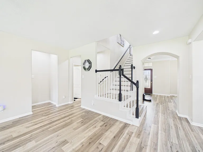 9426 Russeff Field Ln — Photo 16