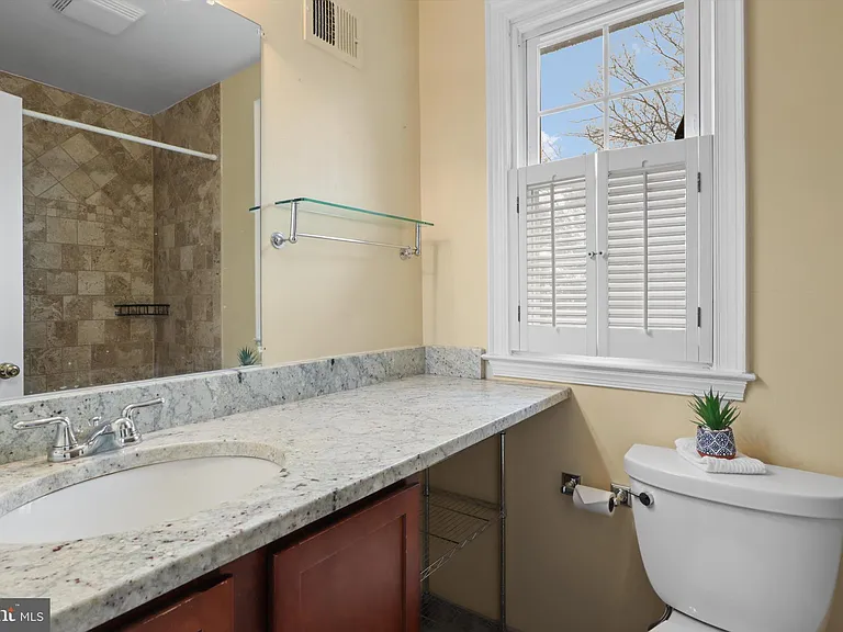 101 Roberts Ct — Photo 21