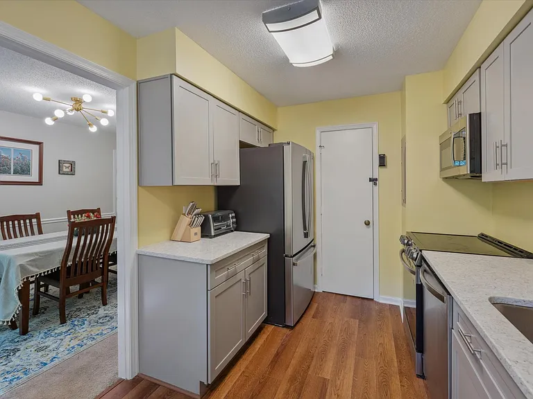 107 Barbary Ct — Photo 17
