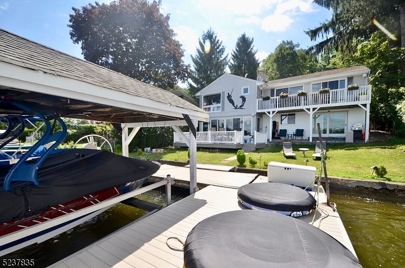 18 Maple Pkwy, Sparta, NJ 07871 Zillow