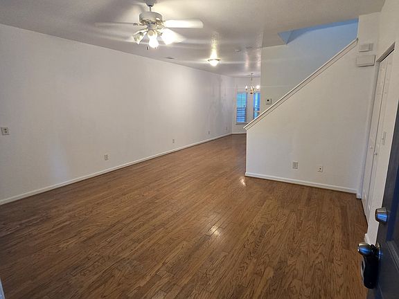 3rd image of 152 Brookview Dr