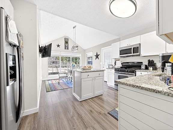 5th image of 4020 Ashley Dr