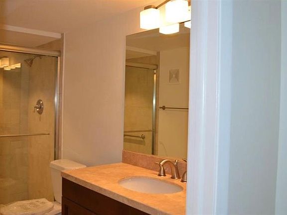 4th image of 240 Lakeview Dr APT 107
