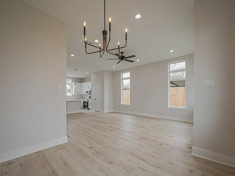 918 Saint Clair St #B — Photo 9