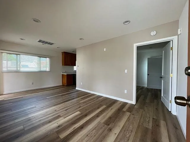 813 7th St — Photo 3