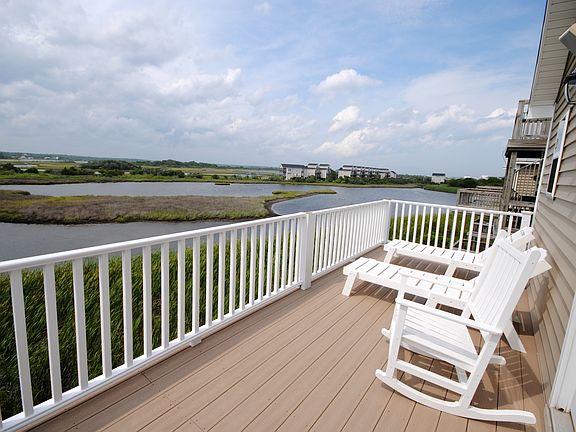 3rd image of 399 N New River Dr