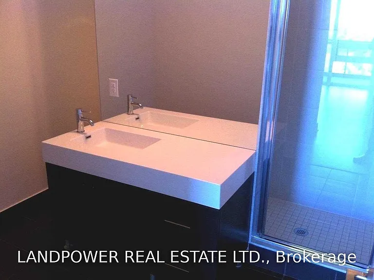 35 Brian Peck Cres #1004 — Photo 9