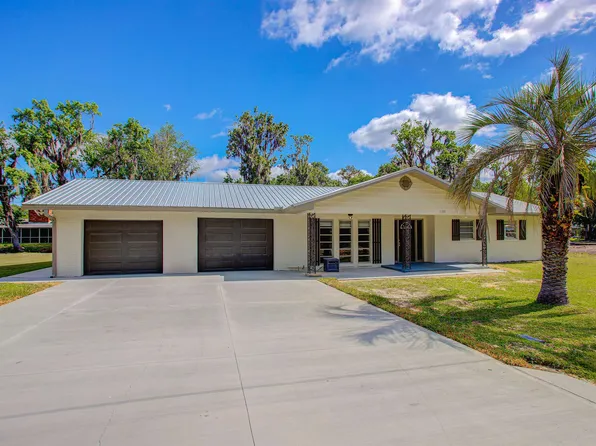 138 Hicks Ave, Crescent City, FL 32112