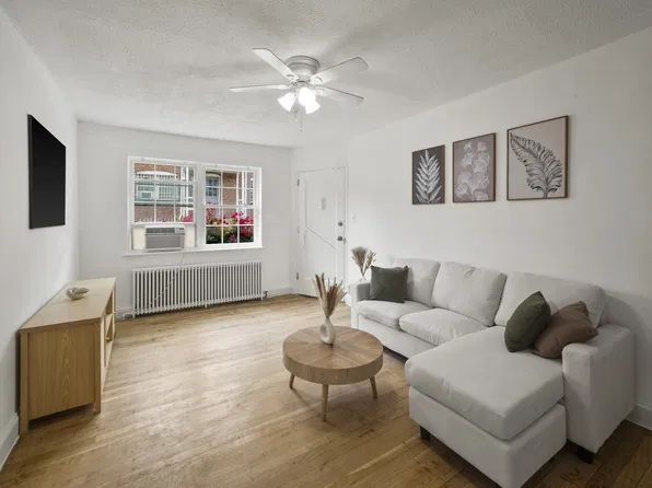 30 Danbury St SE #2F, Washington, DC 20032