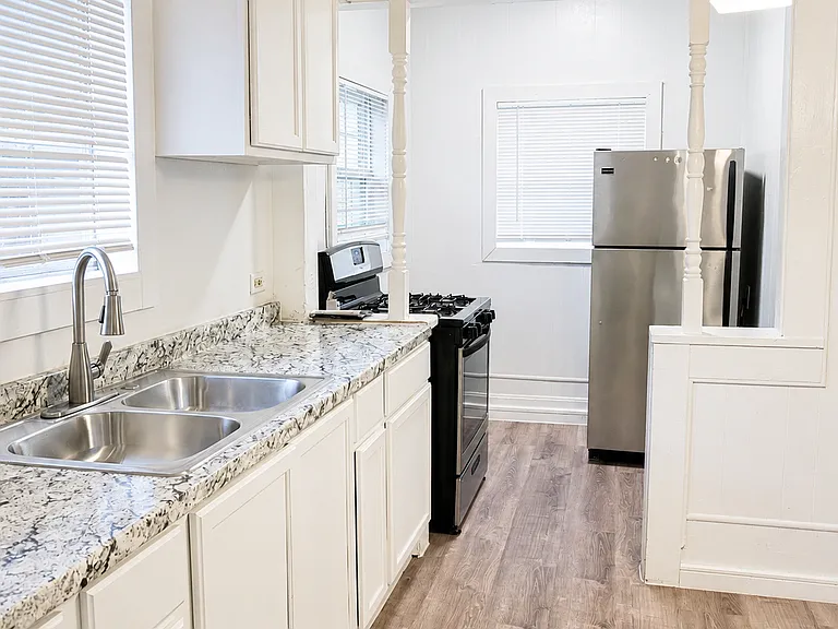 2206 Chestnut Ave — Photo 2