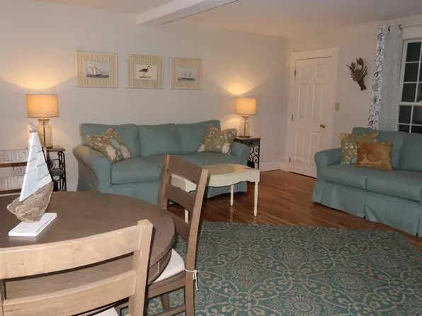 589 York St #4, York, ME 03909