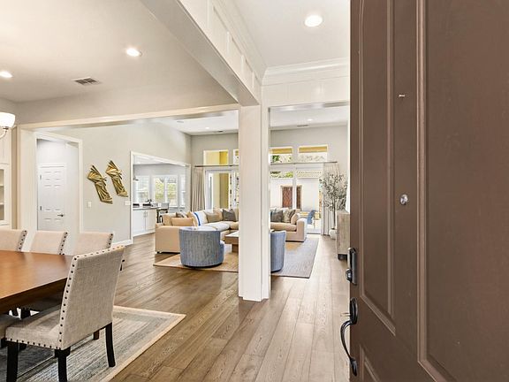 4th image of 8790 Woodgrove Cir