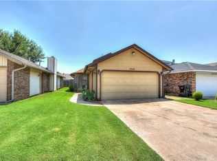 2318 Cedar Brook Dr, Moore, OK 73160