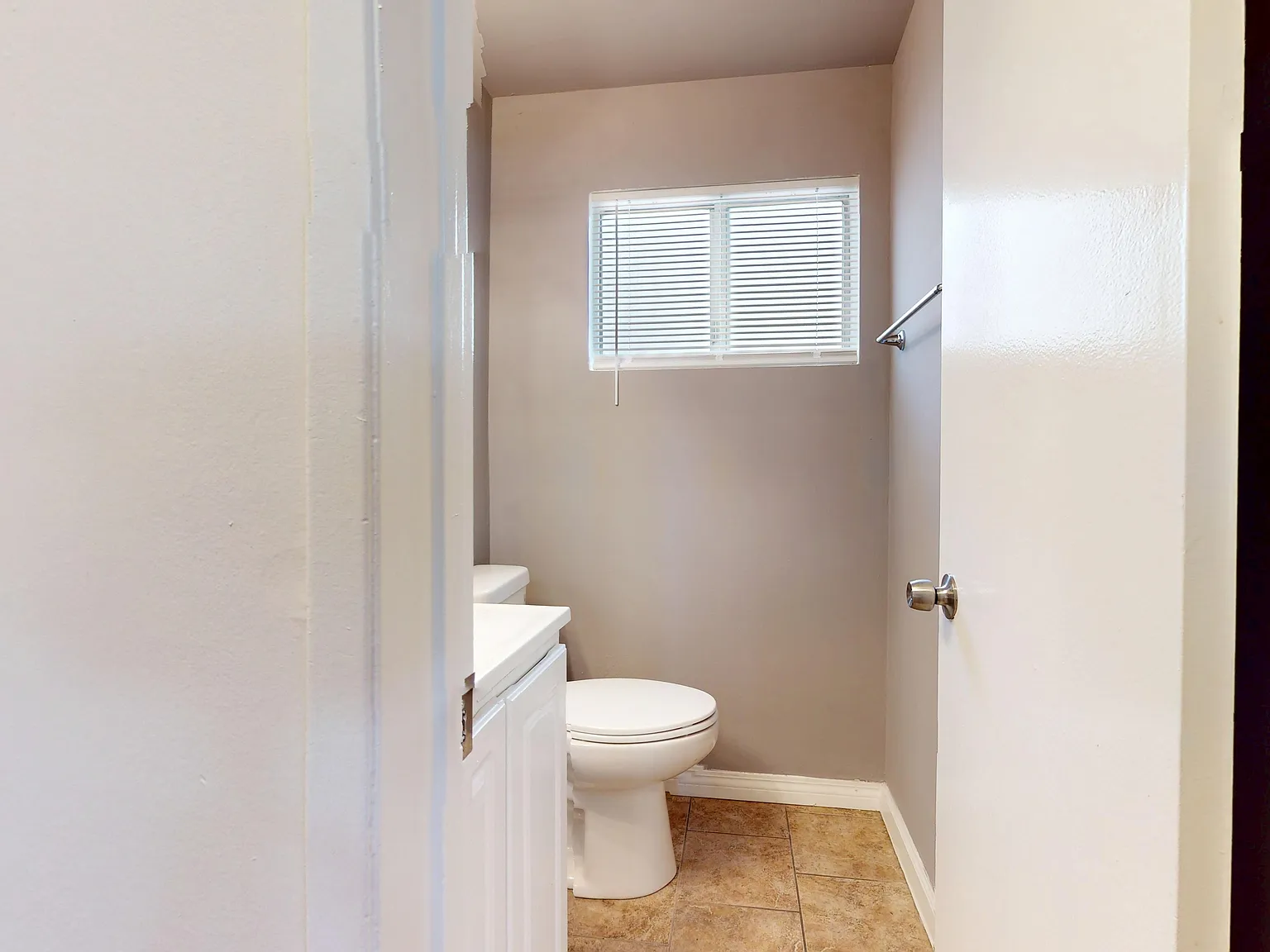 20225 Cohasset St — Photo 4