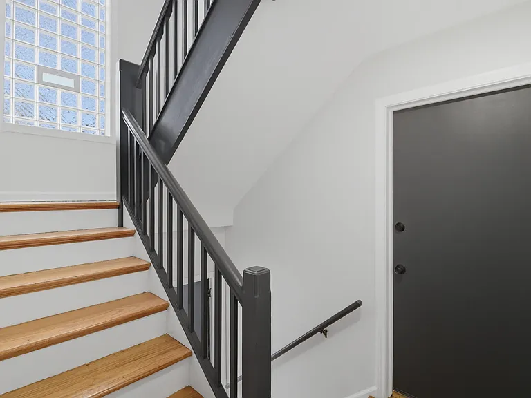 2521 W Farragut Ave #2 — Photo 7