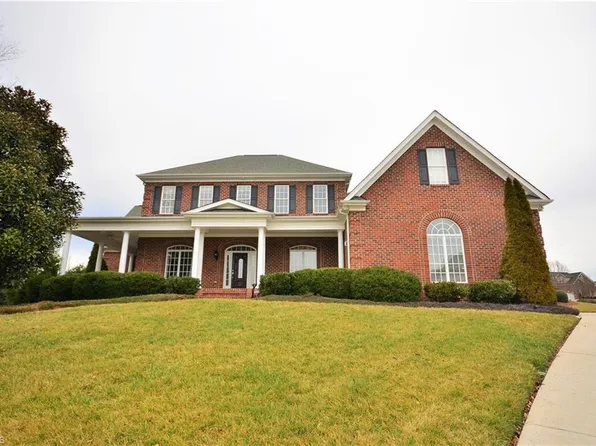 915 Salem Glen Ct, Clemmons, NC 27012