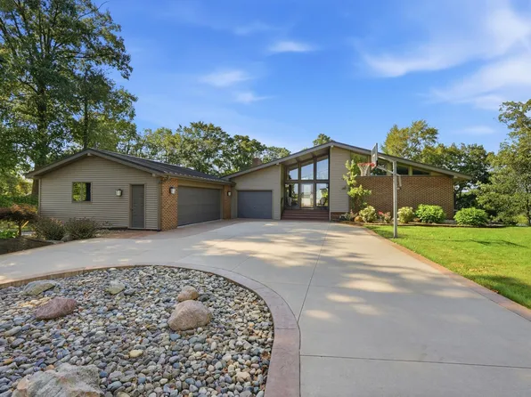 1420 Lake Bluff Dr, Kendallville, IN 46755