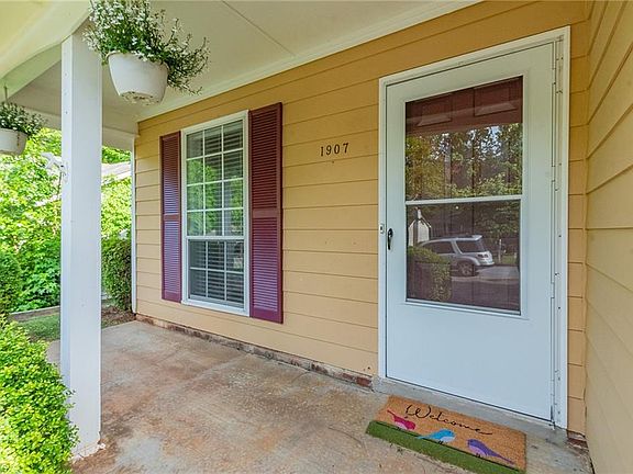 5th image of 1907 Saffron Pl