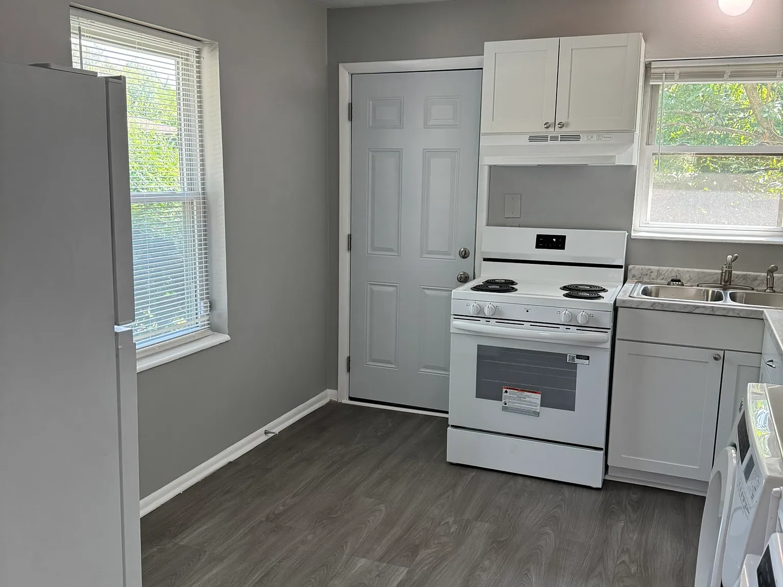 2 bed, 760 sqft, $1,700 — Photo 2
