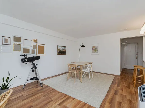 2821 Kings Highway image 14 of 22