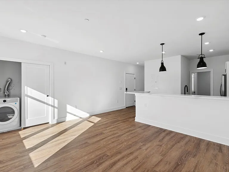 85 E Sharpnack St — Photo 8