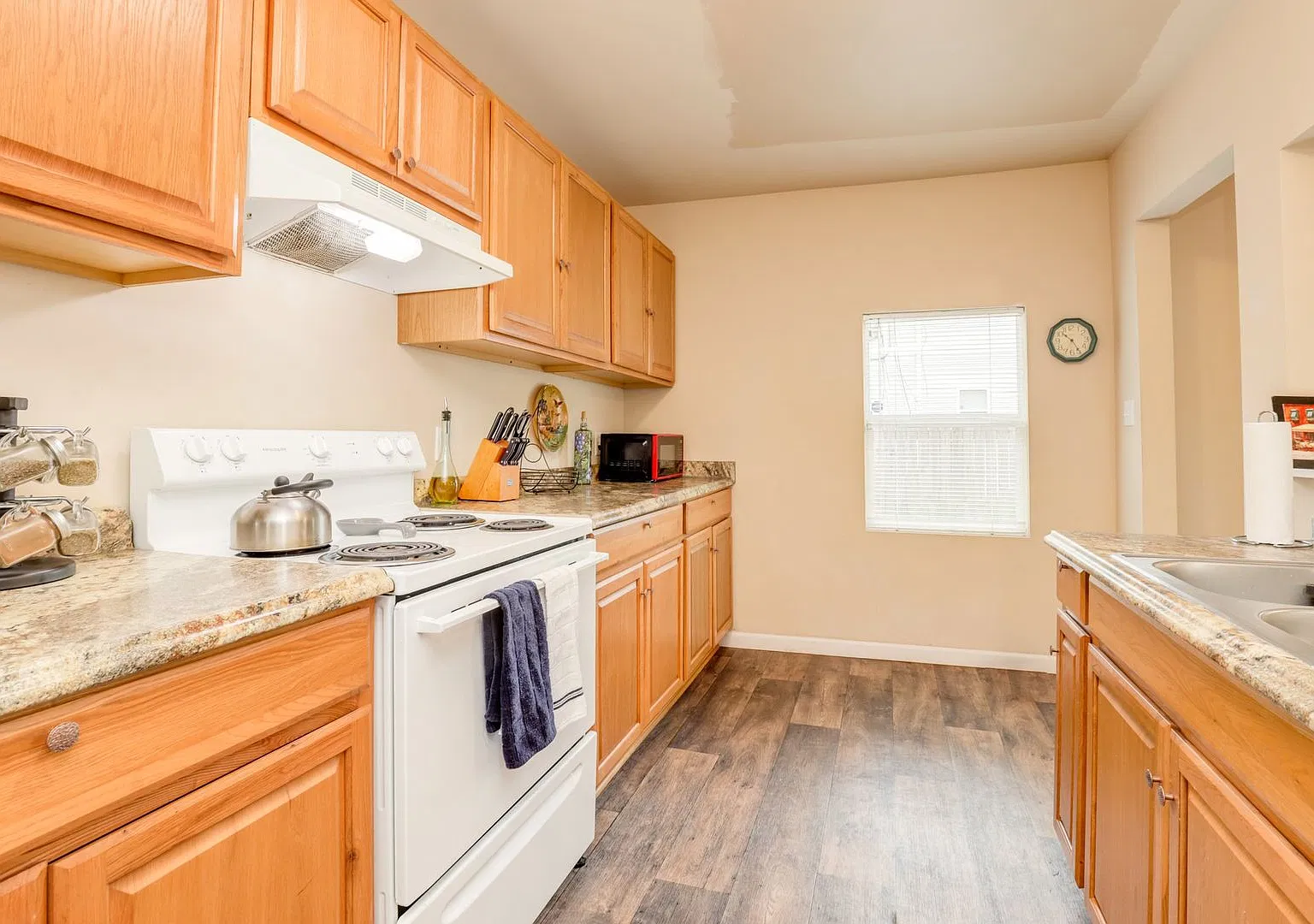 Renovated and Roomy 3 Bedroom Home in the Heart of Historical Cradock in Portsmouth — Photo 3