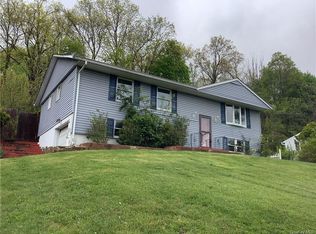 19 Mountainview Dr, Highland Mills, NY 10930