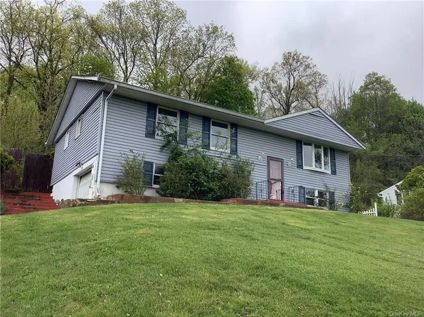 19 Mountainview Dr, Highland Mills, NY 10930