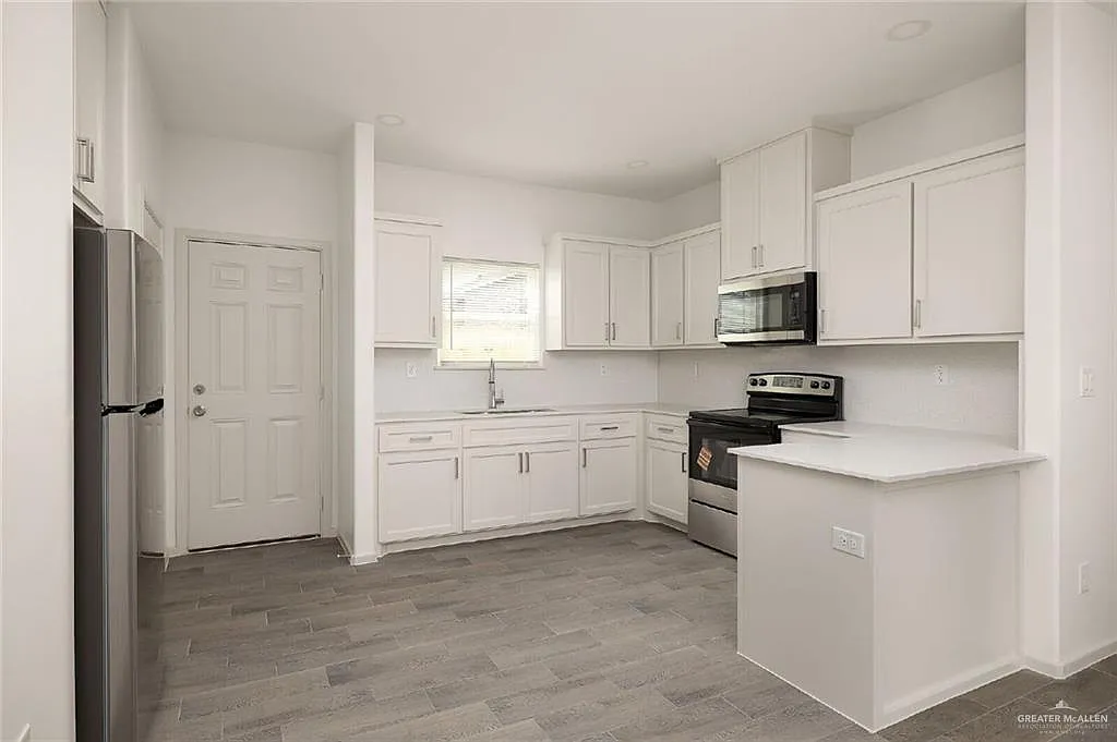 3 bed, 2.0 bath, 118 sqft, $1,250 — Photo 4