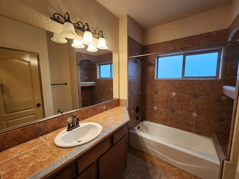 2105 San Patricio Loop — Photo 17