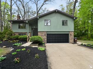 1882 Brookwood Ln, Temperance, MI 48182