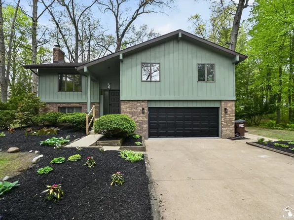 1882 Brookwood Ln, Temperance, MI 48182