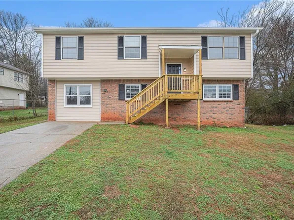 2718 Oxford Dr, Decatur, GA 30034