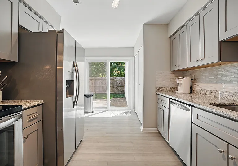 5009 Ashforth Ct — Photo 8