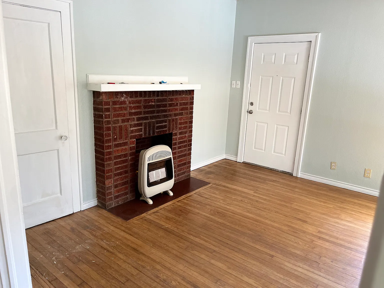 2 bed, 800 sqft, $1,200 — Photo 2