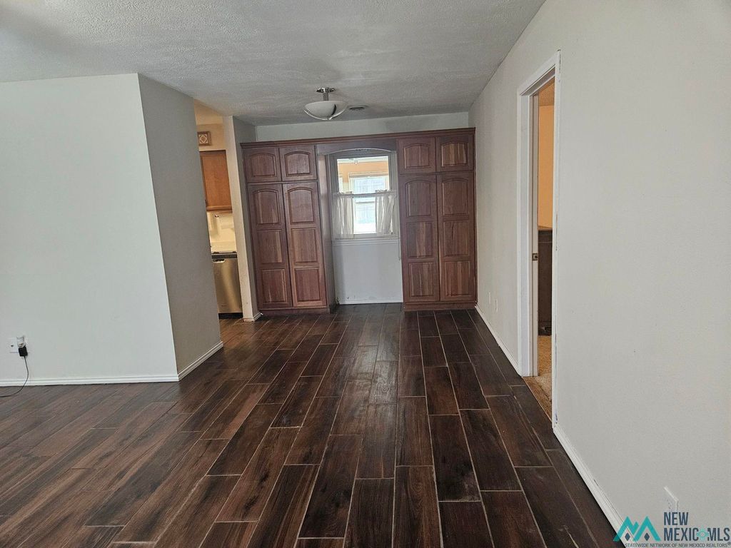 Apartment in Roswell - More