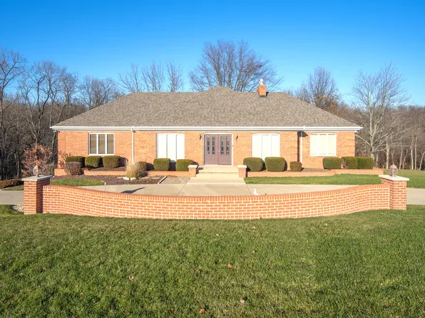 3 Spring Creek Dr, Spring Valley, IL 61362