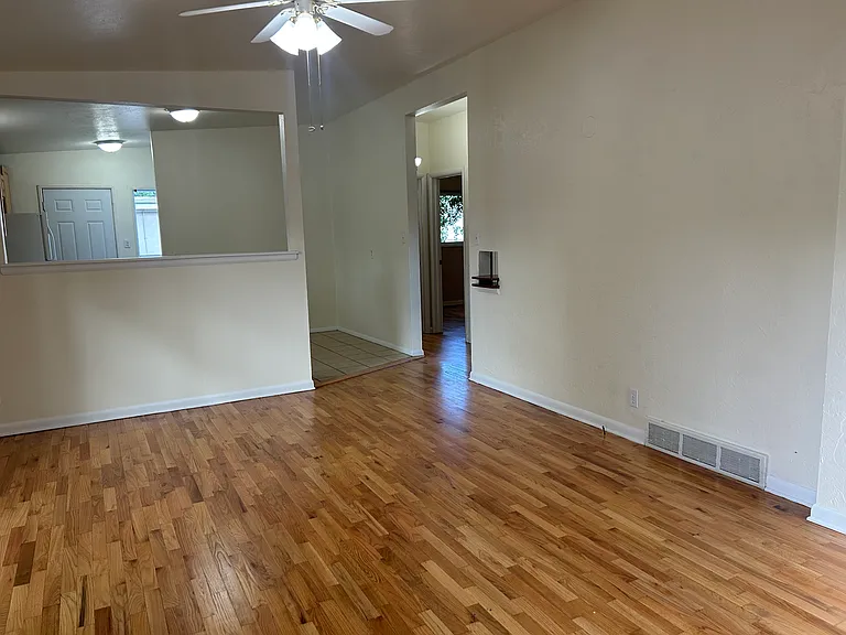 819 E Hills Rd — Photo 7