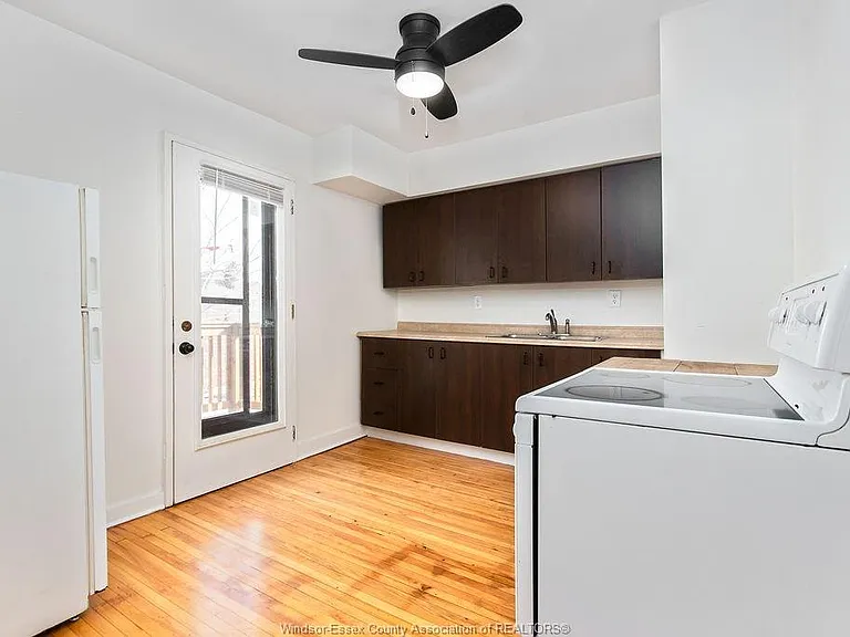1567 Cataraqui St #UPPER — Photo 8