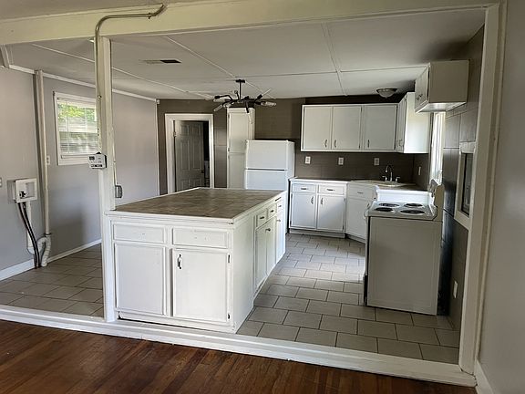 3rd image of 762 Charles Ave
