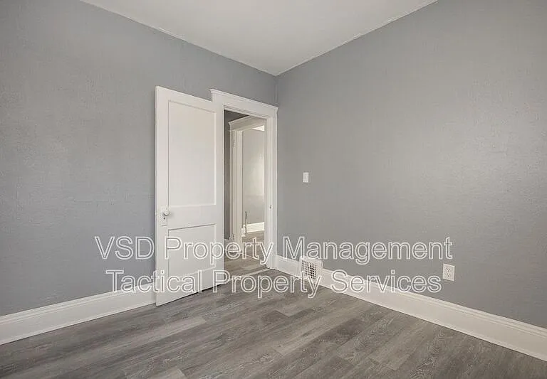 11429 Lardet Ave #UP — Photo 12