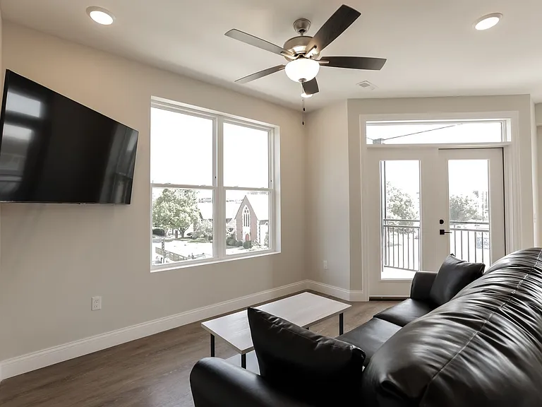 301 W. University Ave — Photo 21