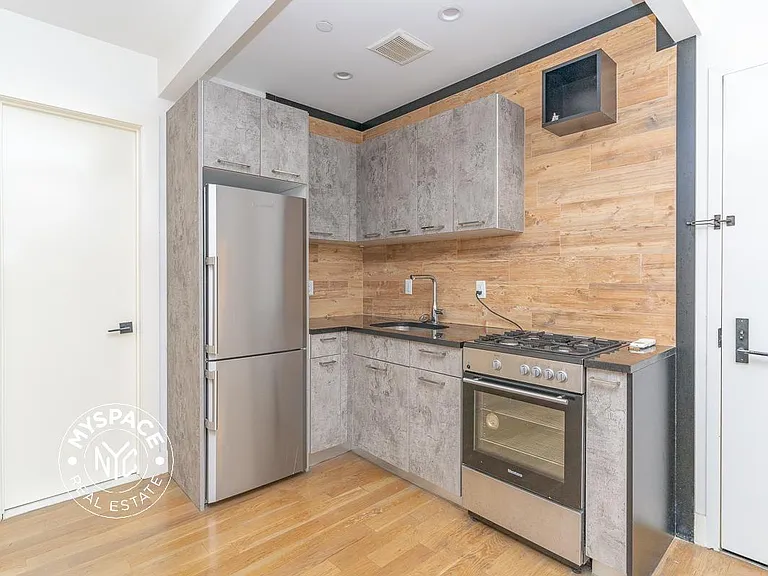 826 Saint Johns Pl #2B — Photo 1