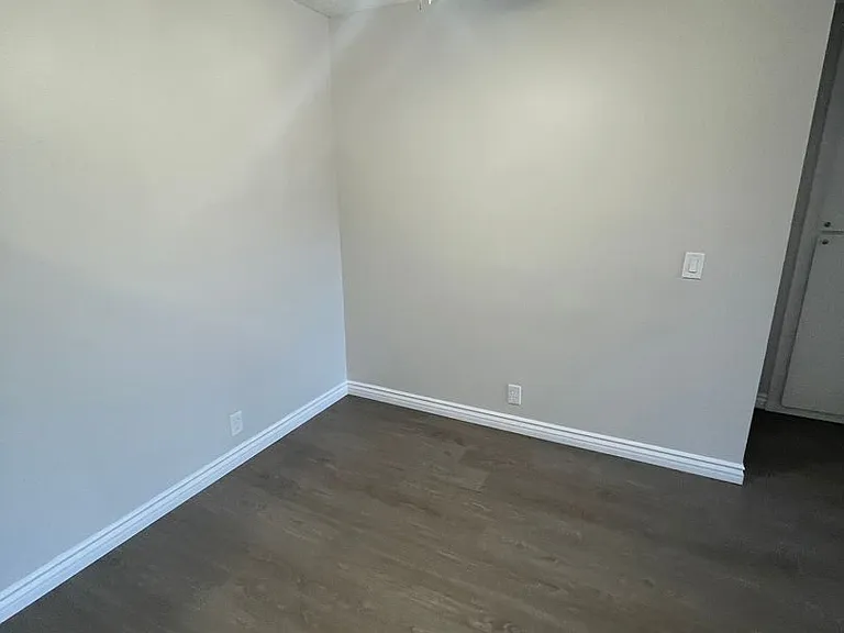 Cordova Apartments — Photo 29