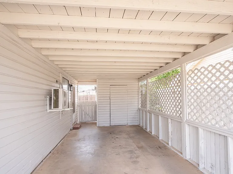 504 Howard Dr — Photo 18