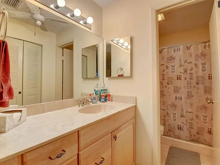 Master bathroom - First floor