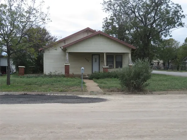 725 W Cedar St, Coleman, TX 76834